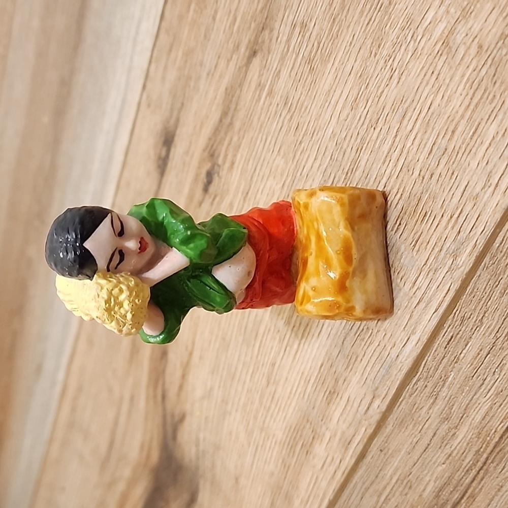 Asian Figure 1/6
